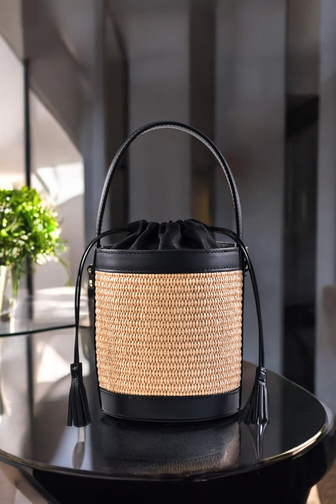 BORSA PETIT IN PELLE SPAZZOLATA E RAFIA NERA
