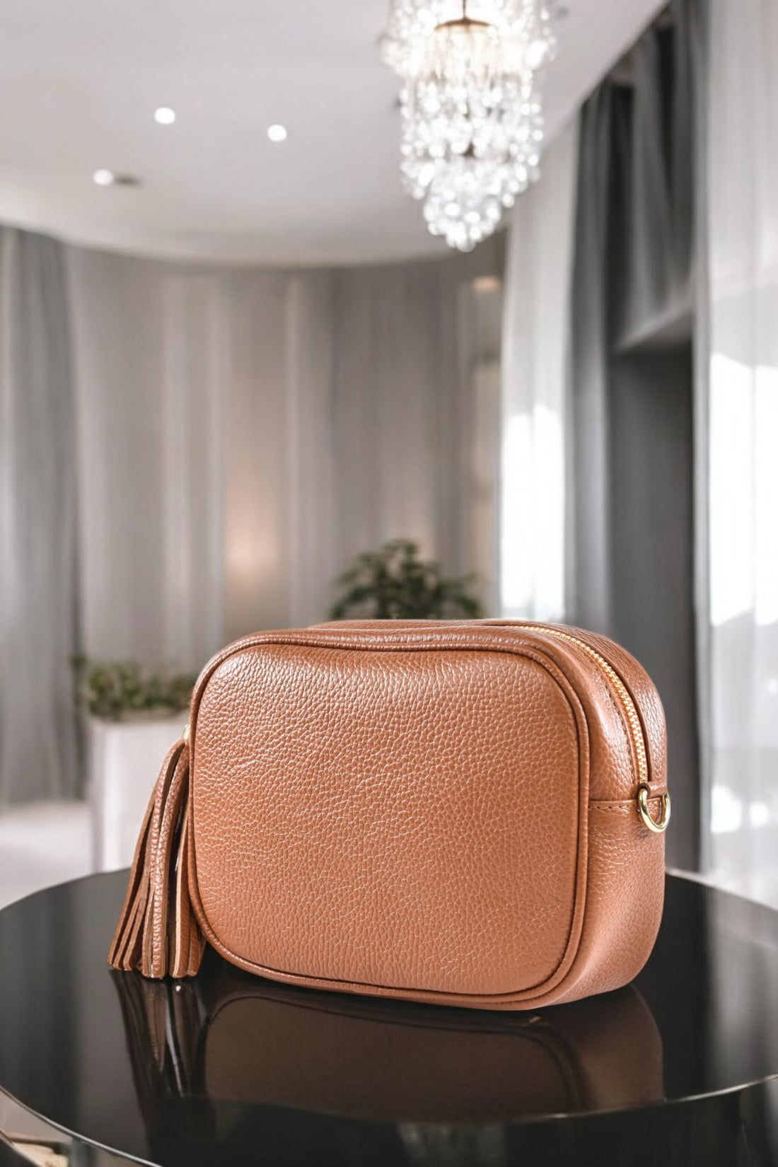 Honey bag in Beige dollar leather