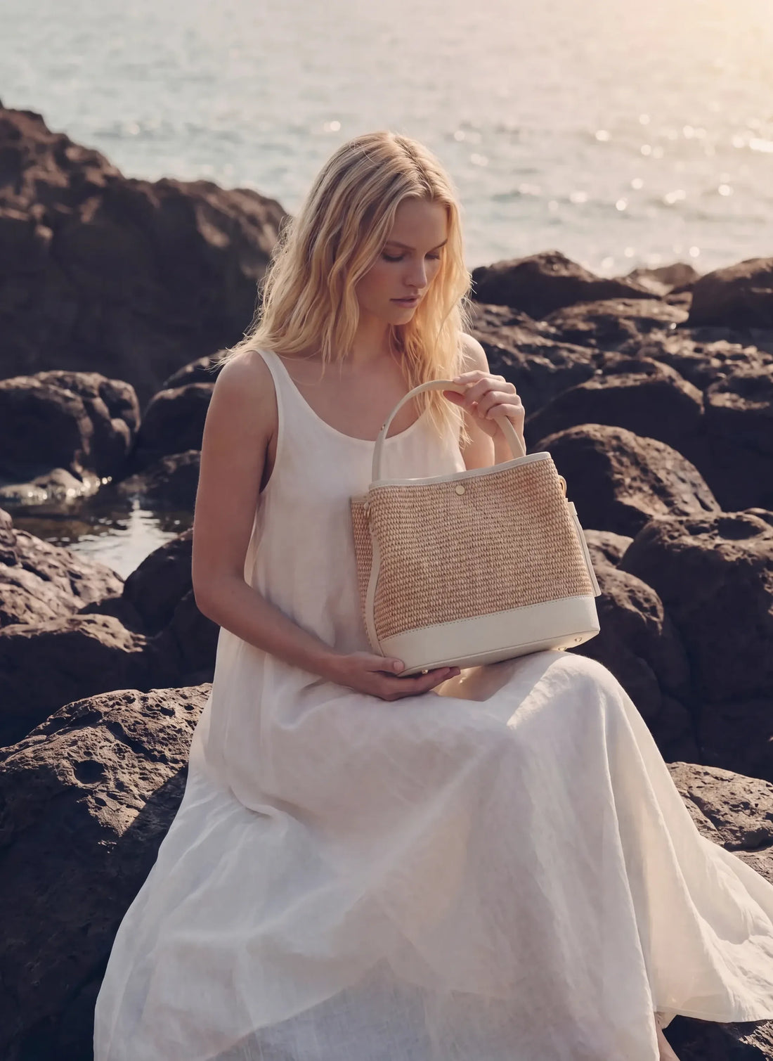 Borsa Kendy in pelle e rafia Bianca - Voemièn