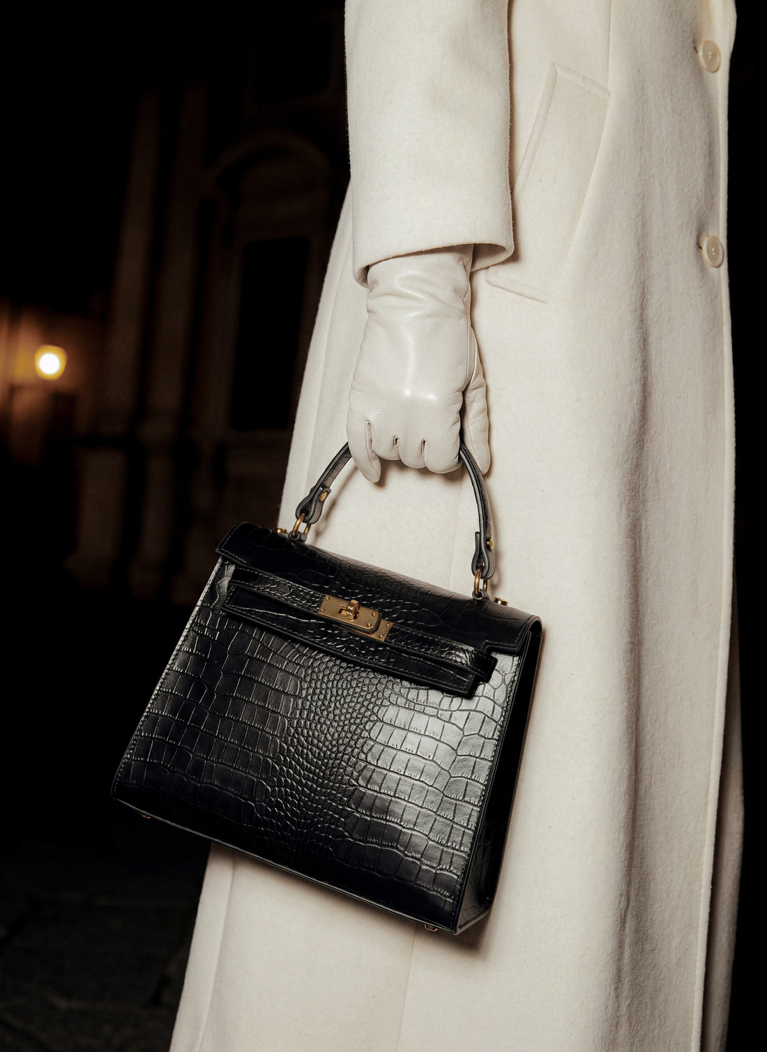 Borsa Zaira Limited Edition in Pelle Coco Nera indossata