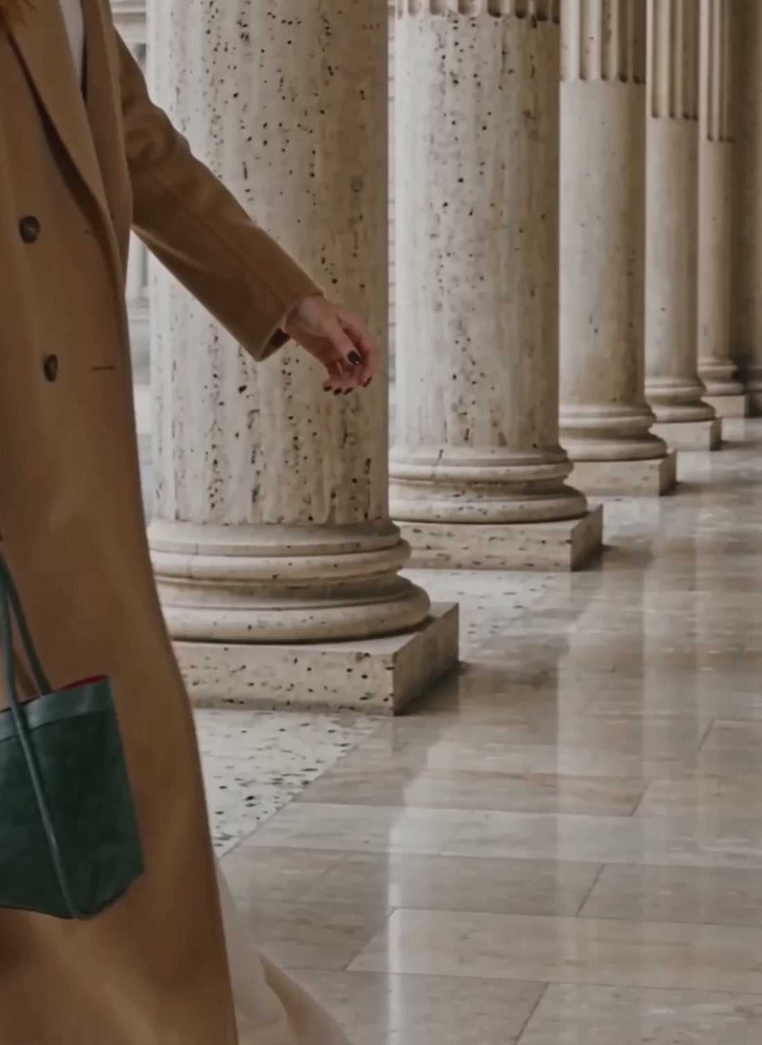 Borsa Mayfair Media in Camoscio e Pelle Togo Verde Bosco - video